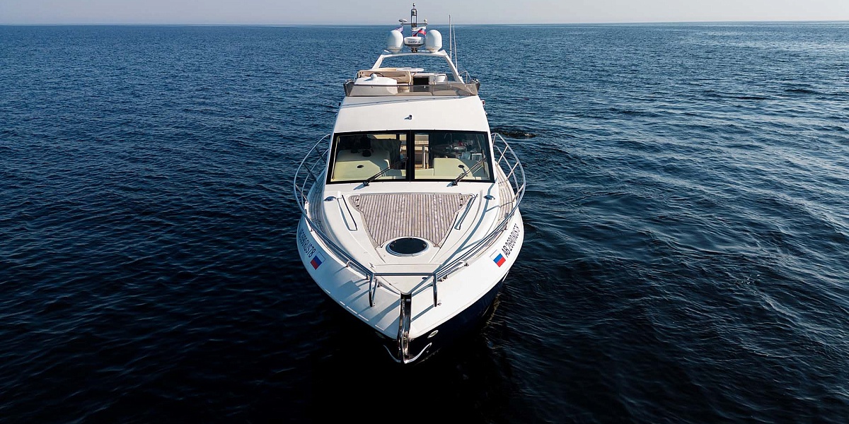 Аренда яхты Galeon 440 в Санкт-Петербурге